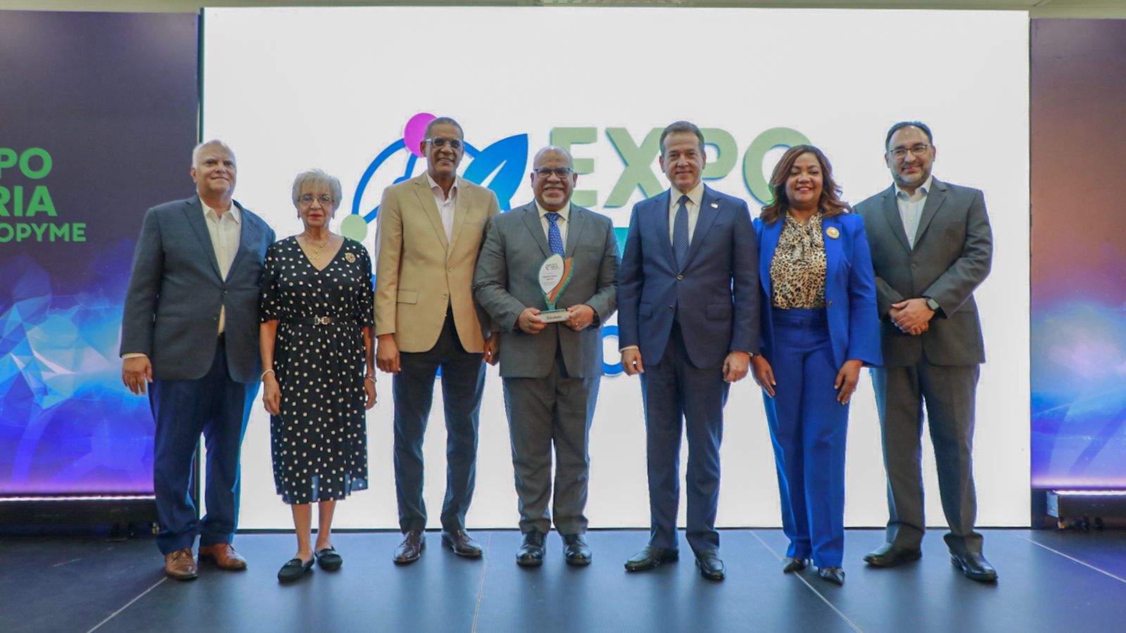 Fabricio G.M RECIBE RECONOCIMIENTO